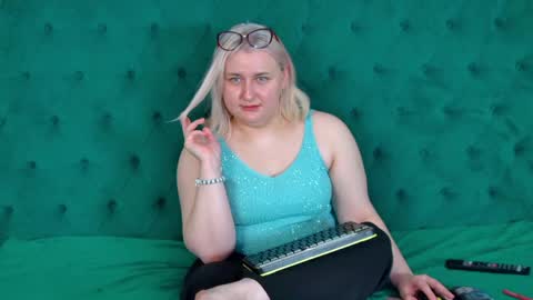 LioraArdyn online show from April 9, 5:43 am