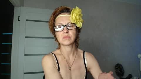 Liora Weiss online show from June 6, 5:30 pm