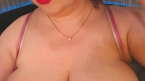 Snapshot of lipsaddiction chatting on January 21, 12:04 am LIpsAddiction online show from January 21, 12:04 am