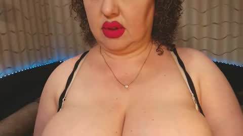 Snapshot of lipsaddiction chatting on September 17, 9:13 pm LIpsAddiction online show from September 17, 9:13 pm