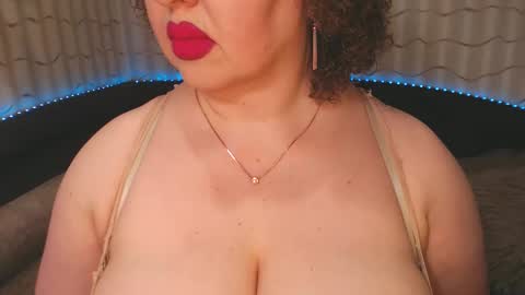 Snapshot of lipsaddiction chatting on February 10, 3:53 pm LIpsAddiction online show from February 10, 3:53 pm