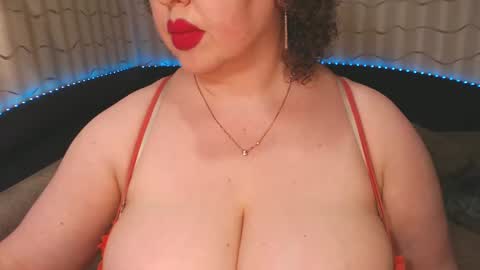 Snapshot of lipsaddiction chatting on February 5, 2:59 pm LIpsAddiction online show from February 5, 2:59 pm