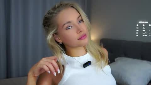 Amelia online show from March 3, 12:01 am