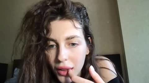 lipsylolly online show from February 25, 10:36 am