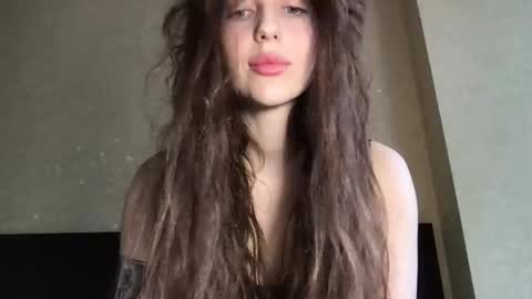 lipsylolly online show from February 12, 9:33 am