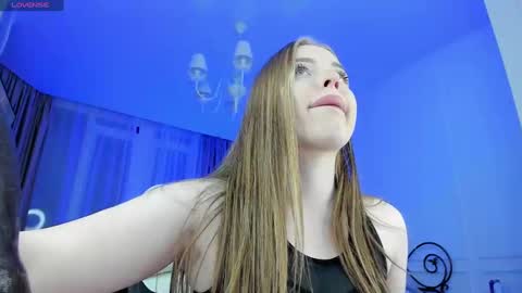 Snapshot of lisa_flirty chatting on February 13, 9:39 pm Lisa online show from February 13, 9:39 pm