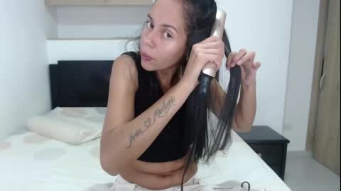 Lisa Santos online show from April 25, 2:25 pm