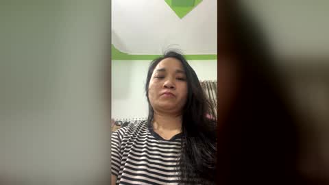 lisa_hanw online show from April 28, 6:23 pm