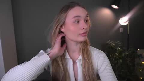 Elisabeth or Lisa online show from December 21, 8:13 pm