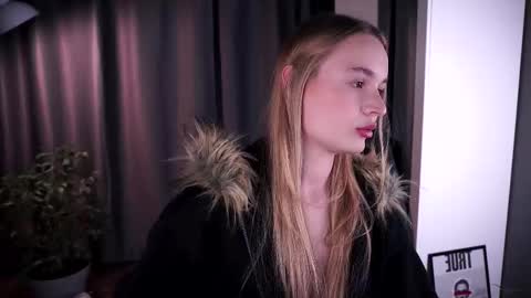 Elisabeth or Lisa online show from November 4, 8:25 pm