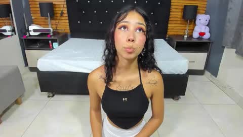 lisa_sweetas online show from November 18, 7:15 pm