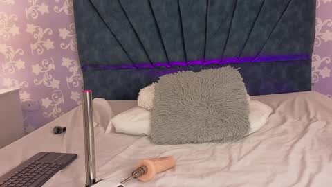 lisa_sweetas online show from April 6, 4:46 am