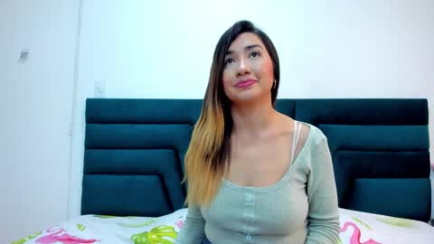 lisa white  online show from March 6, 9:31 pm