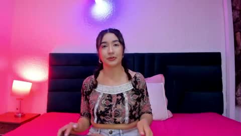 lisa white  online show from April 23, 9:06 pm