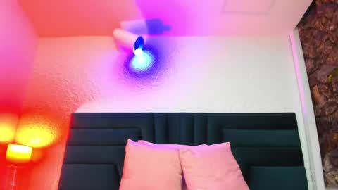 lisa white  online show from April 19, 8:11 pm