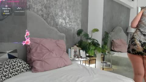 lisacroft online show from April 10, 7:58 am