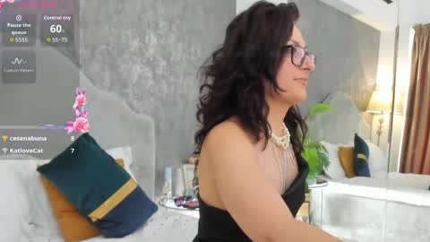 lisacroft online show from April 25, 6:27 am