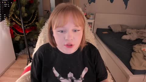 Snapshot of lisalaas chatting on January 5, 2:08 pm -Lisa- Help me to reach 100 thumbs up3 online show from January 5, 2:08 pm