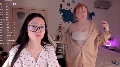 Snapshot of lisalaas chatting on February 8, 3:10 pm -Lisa- Help me to reach 100 thumbs up3 online show from February 8, 3:10 pm