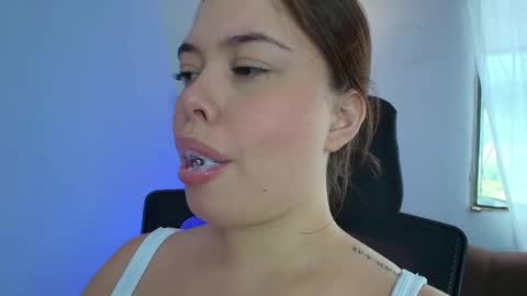 Lisbet online show from February 18, 7:00 pm