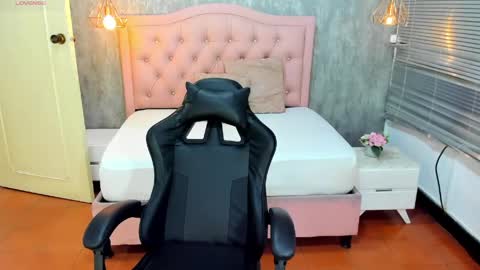 L I S S A  online show from April 21, 3:02 am