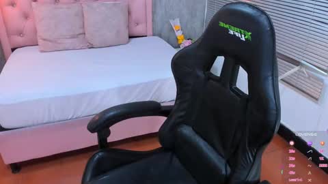 L I S S A  online show from February 22, 4:07 am