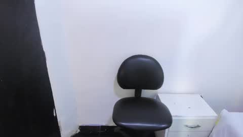 Snapshot of litte_ebony chatting on March 4, 6:39 pm Ashley online show from March 4, 6:39 pm