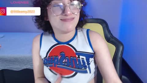 Snapshot of little__amy_ chatting on January 28, 2:43 am AMY online show from January 28, 2:43 am