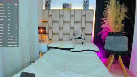 Sophie ---- connected from 1400 to 2100 Colombia time online show from April 23, 7:49 pm