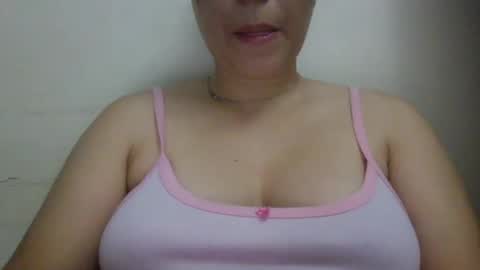 Snapshot of little_anef chatting on December 12, 7:41 am little_anef online show from December 12, 7:41 am