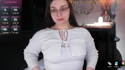 Snapshot of little_bambii_ chatting on January 2, 1:51 pm Eva online show from January 2, 1:51 pm
