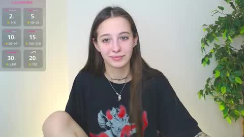 Snapshot of little_cherry___ chatting on October 18, 6:49 am Lana online show from October 18, 6:49 am