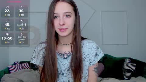 Snapshot of little_cherry___ chatting on October 4, 7:14 am Lana online show from October 4, 7:14 am