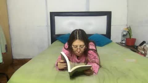 Snapshot of little_devil_diablita90 chatting on September 23, 12:03 pm Diablita online show from September 23, 12:03 pm
