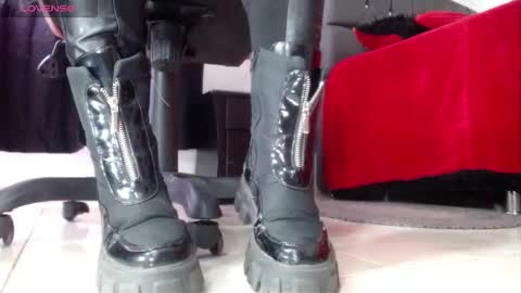 Snapshot of little_mars1 chatting on October 6, 8:24 pm Misstress Martina online show from October 6, 8:24 pm