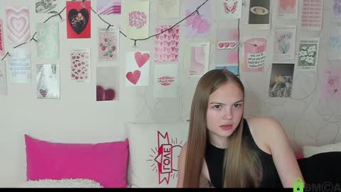 Snapshot of little_radiant_sun chatting on October 18, 8:17 am Kriss online show from October 18, 8:17 am