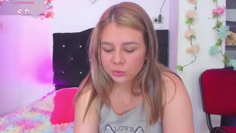 Snapshot of little_tifanny82 chatting on February 18, 3:21 pm Tifanny online show from February 18, 3:21 pm