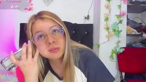 Snapshot of little_tifanny82 chatting on February 26, 2:38 pm Tifanny online show from February 26, 2:38 pm
