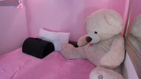 Snapshot of littlearii chatting on September 26, 7:11 pm Ari online show from September 26, 7:11 pm