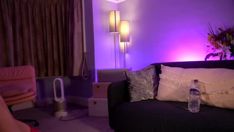 Emily Hill online show from January 13, 9:20 pm