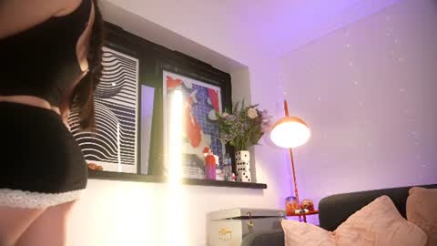 Emily Hill online show from July 3, 8:26 pm