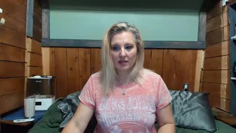 lisanixs online show from April 25, 4:15 pm