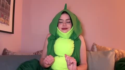 Snapshot of littlesugarpea chatting on January 5, 12:09 am Little Sugar Pea  online show from January 5, 12:09 am