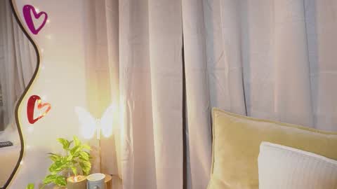 littletammy_ online show from January 9, 3:49 pm