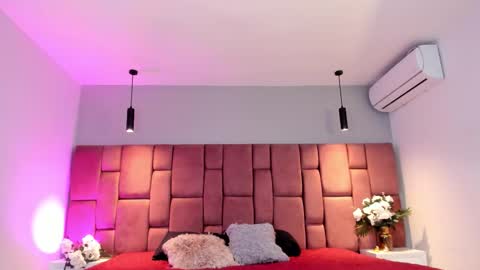 littlevaale online show from October 24, 12:01 pm