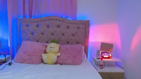Snapshot of lizbecker_ chatting on October 19, 3:52 am Liz Becker online show from October 19, 3:52 am