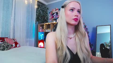Snapshot of lizberry_moon chatting on December 7, 6:10 am Lisa online show from December 7, 6:10 am