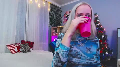 Snapshot of lizberry_moon chatting on December 9, 6:02 am Lisa online show from December 9, 6:02 am