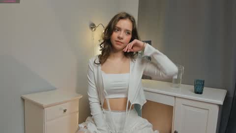 Snapshot of lizbethbiers chatting on December 10, 3:09 am Hello there im Amelia Im new here Lets have fun online show from December 10, 3:09 am