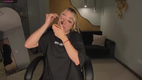 Lizz online show from November 5, 4:18 am